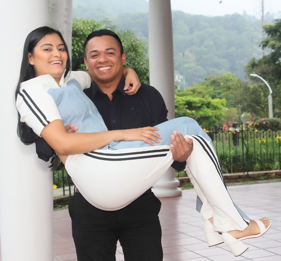 1. Andrés y Daniela